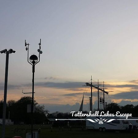 Meridian Tattershall Lakes Escape - Lakeside Lodge Caravan With A Fishing Peg Luxury Hot Tub Eksteriør billede