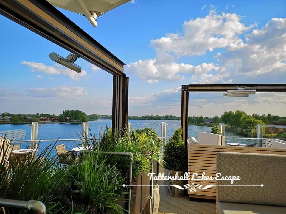 Meridian Tattershall Lakes Escape - Lakeside Lodge Caravan With A Fishing Peg Luxury Hot Tub Eksteriør billede