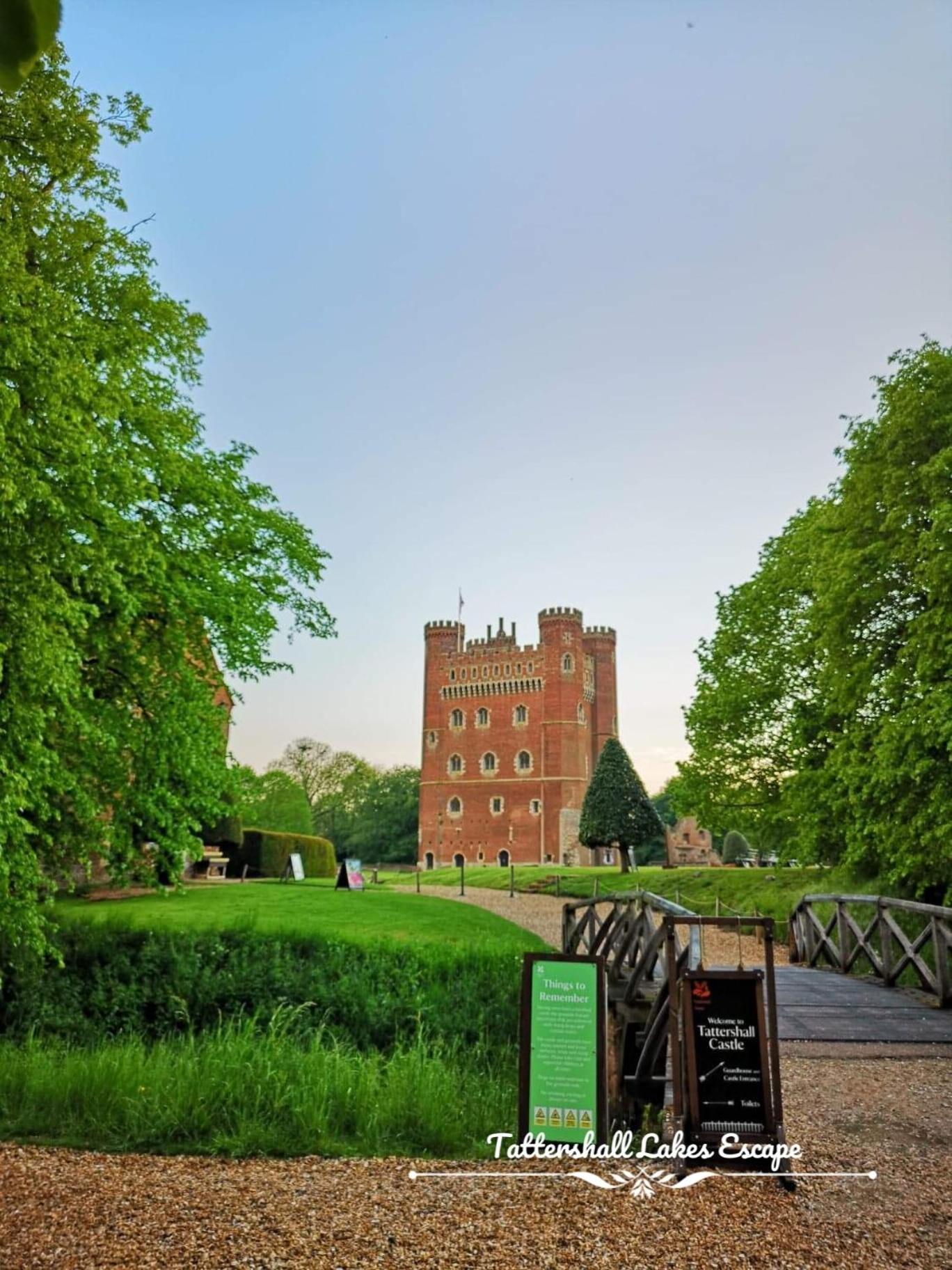 Meridian Tattershall Lakes Escape - Lakeside Lodge Caravan With A Fishing Peg Luxury Hot Tub Eksteriør billede