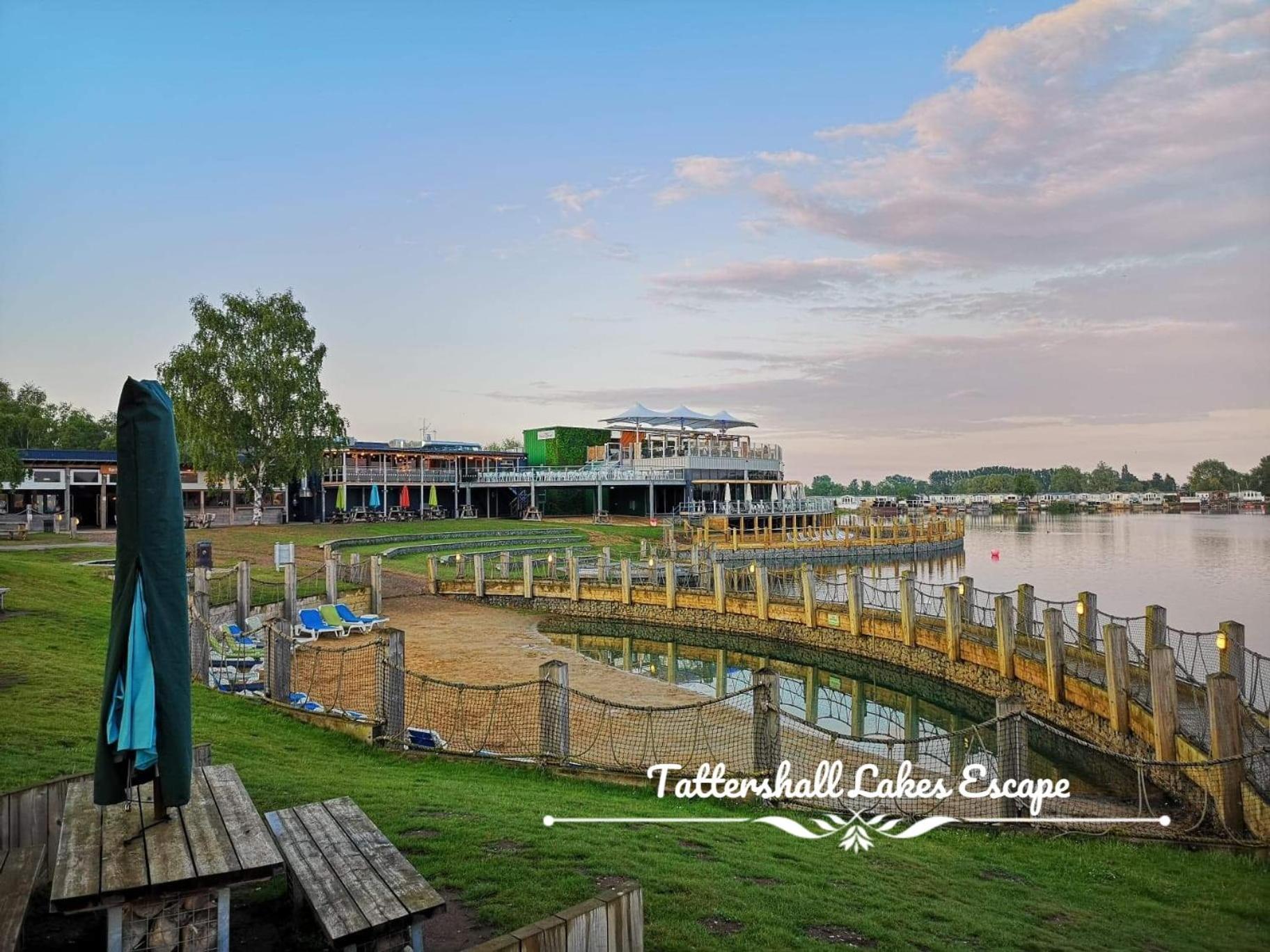 Meridian Tattershall Lakes Escape - Lakeside Lodge Caravan With A Fishing Peg Luxury Hot Tub Eksteriør billede