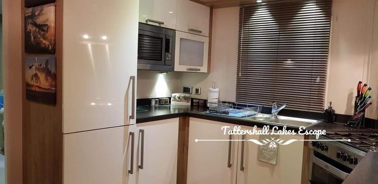 Meridian Tattershall Lakes Escape - Lakeside Lodge Caravan With A Fishing Peg Luxury Hot Tub Eksteriør billede