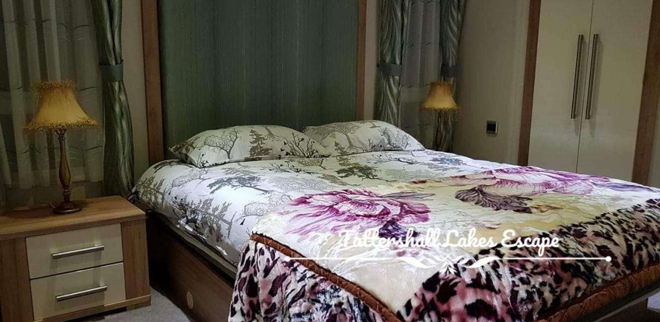 Meridian Tattershall Lakes Escape - Lakeside Lodge Caravan With A Fishing Peg Luxury Hot Tub Eksteriør billede