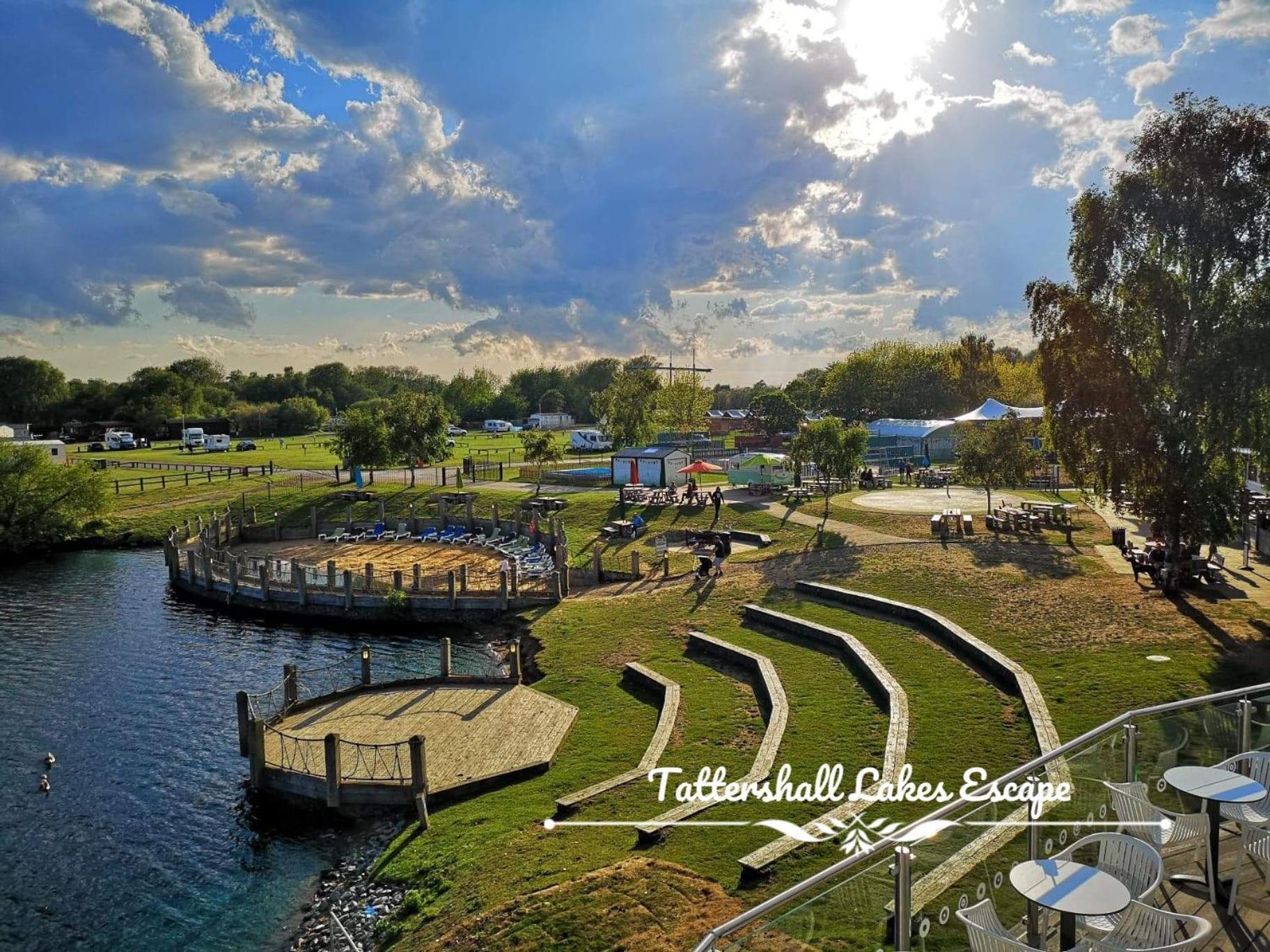 Meridian Tattershall Lakes Escape - Lakeside Lodge Caravan With A Fishing Peg Luxury Hot Tub Eksteriør billede
