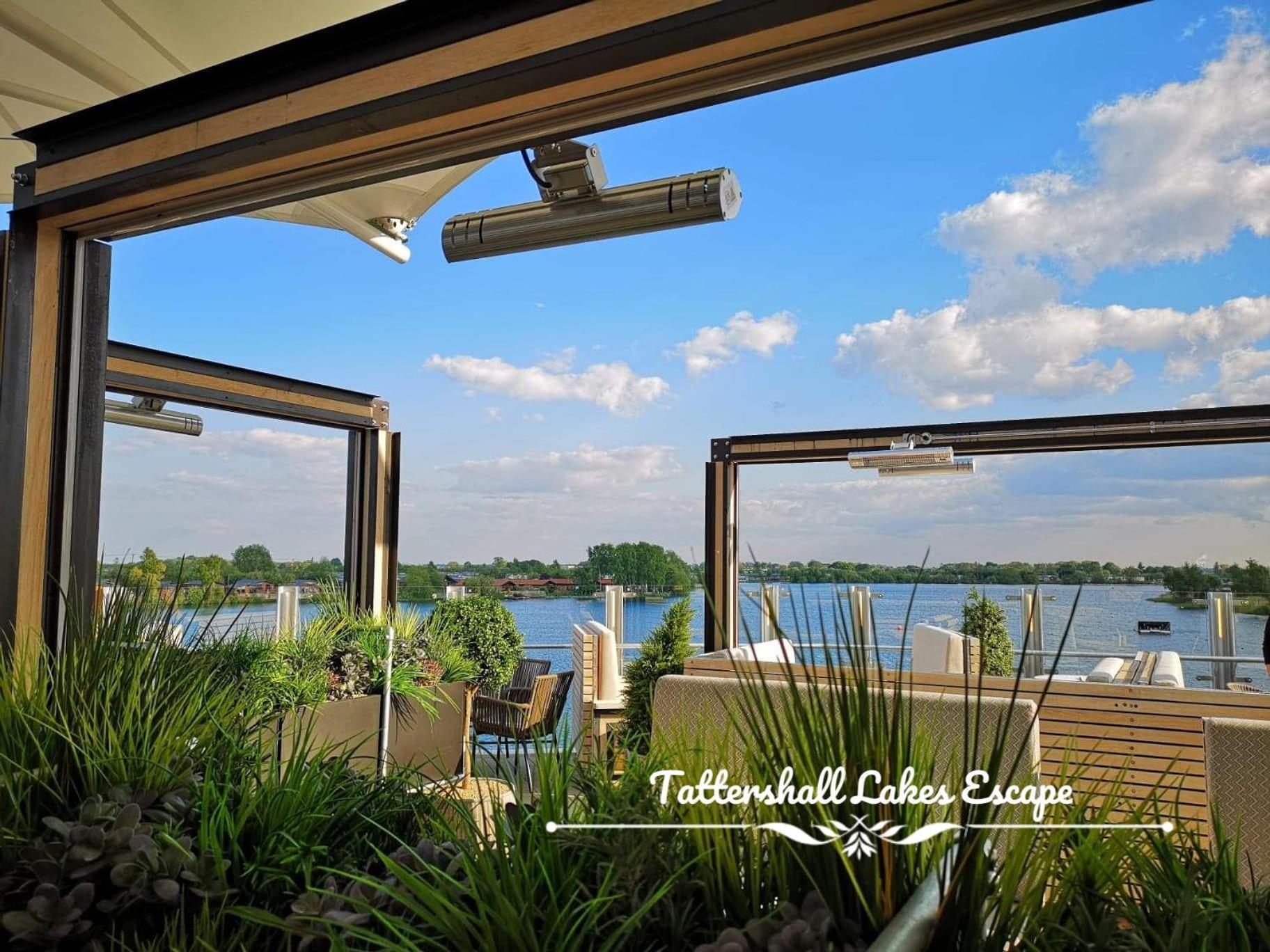 Meridian Tattershall Lakes Escape - Lakeside Lodge Caravan With A Fishing Peg Luxury Hot Tub Eksteriør billede