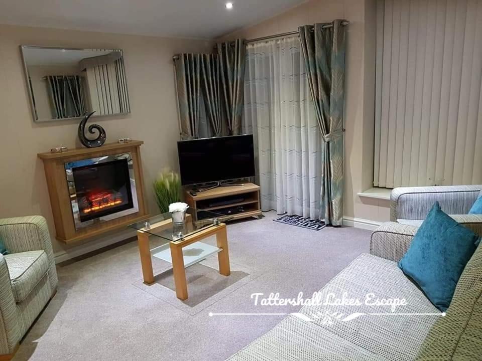 Meridian Tattershall Lakes Escape - Lakeside Lodge Caravan With A Fishing Peg Luxury Hot Tub Eksteriør billede