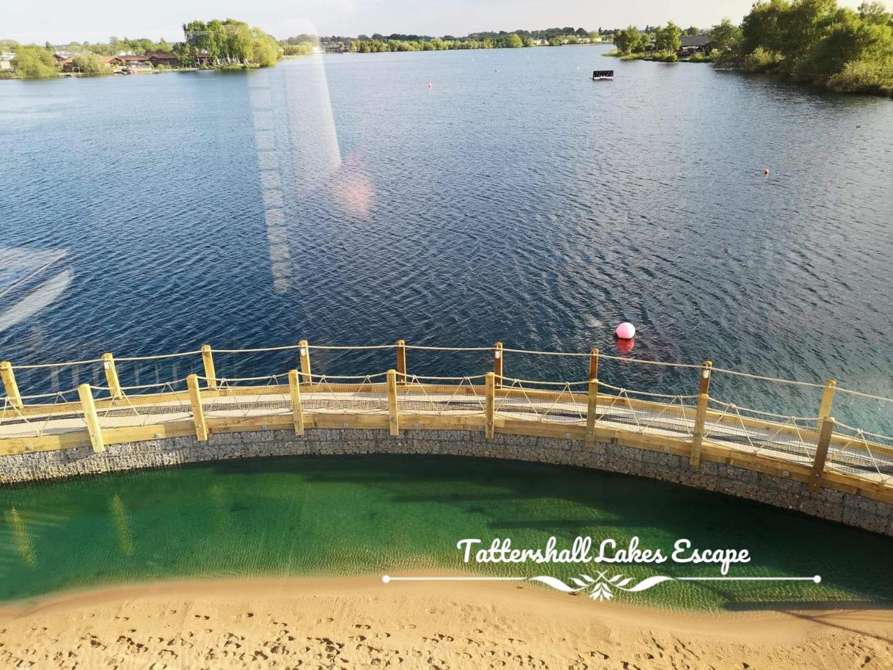 Meridian Tattershall Lakes Escape - Lakeside Lodge Caravan With A Fishing Peg Luxury Hot Tub Eksteriør billede