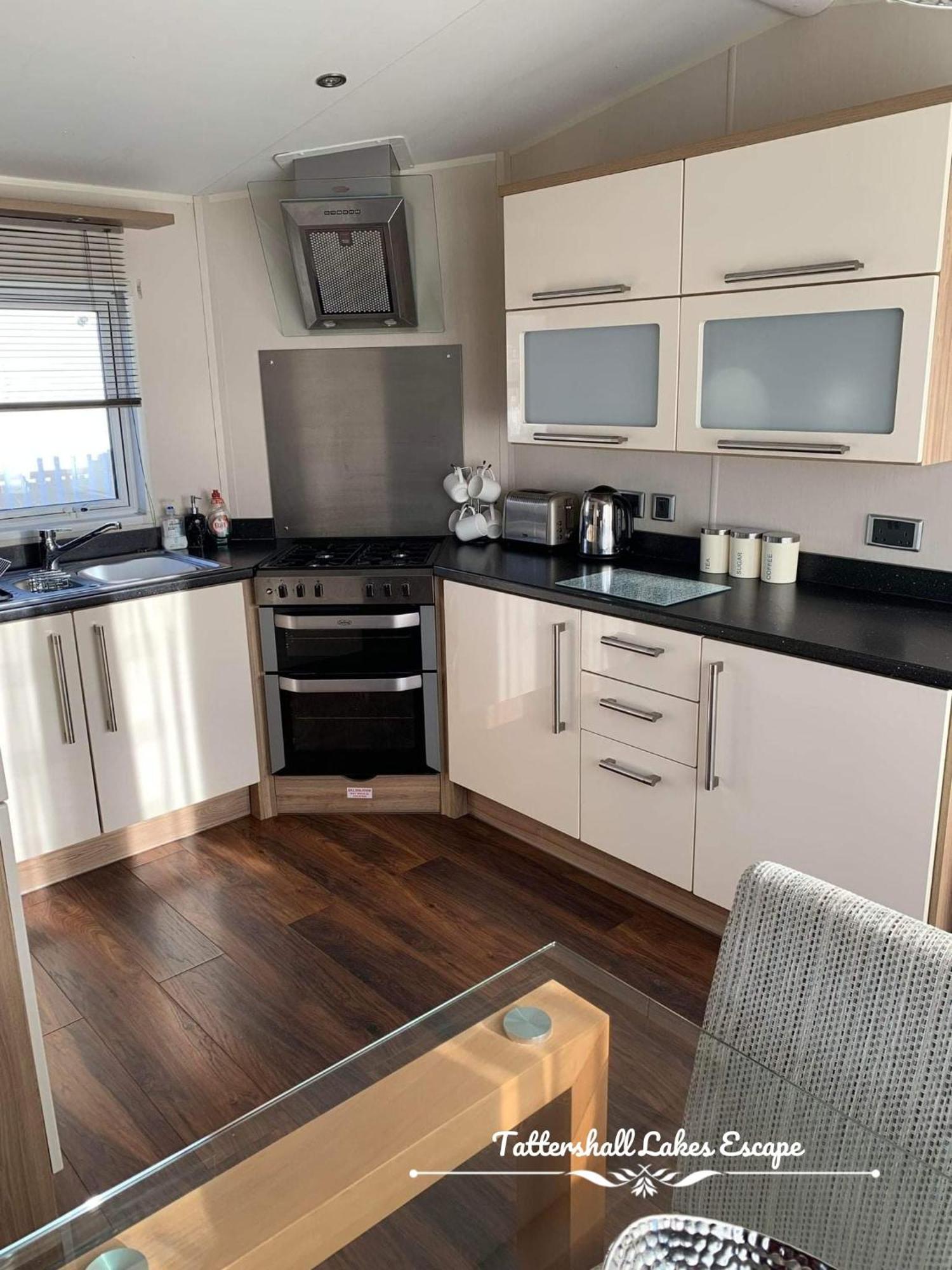 Meridian Tattershall Lakes Escape - Lakeside Lodge Caravan With A Fishing Peg Luxury Hot Tub Eksteriør billede
