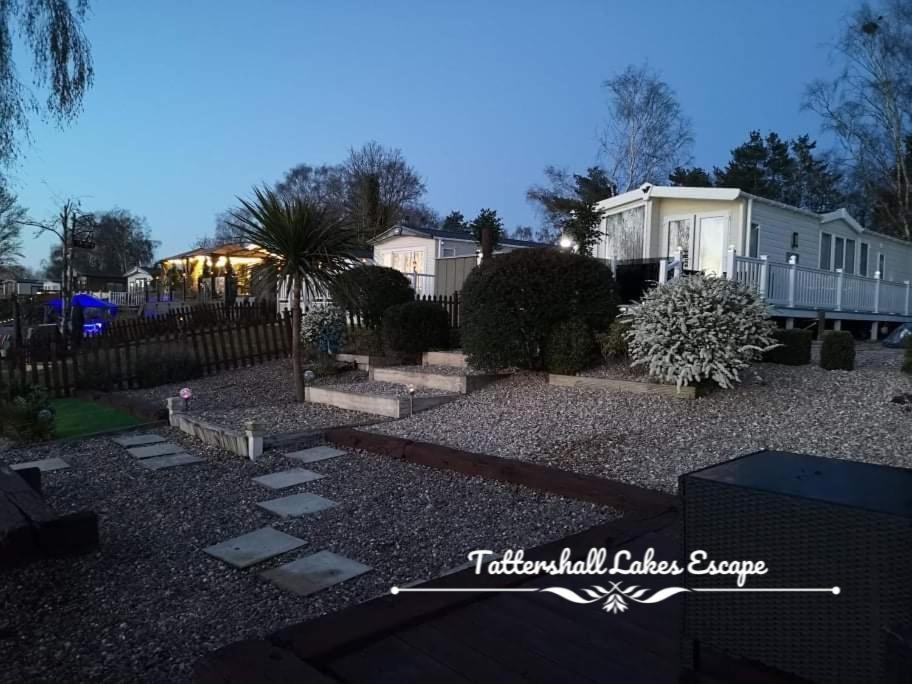 Meridian Tattershall Lakes Escape - Lakeside Lodge Caravan With A Fishing Peg Luxury Hot Tub Eksteriør billede