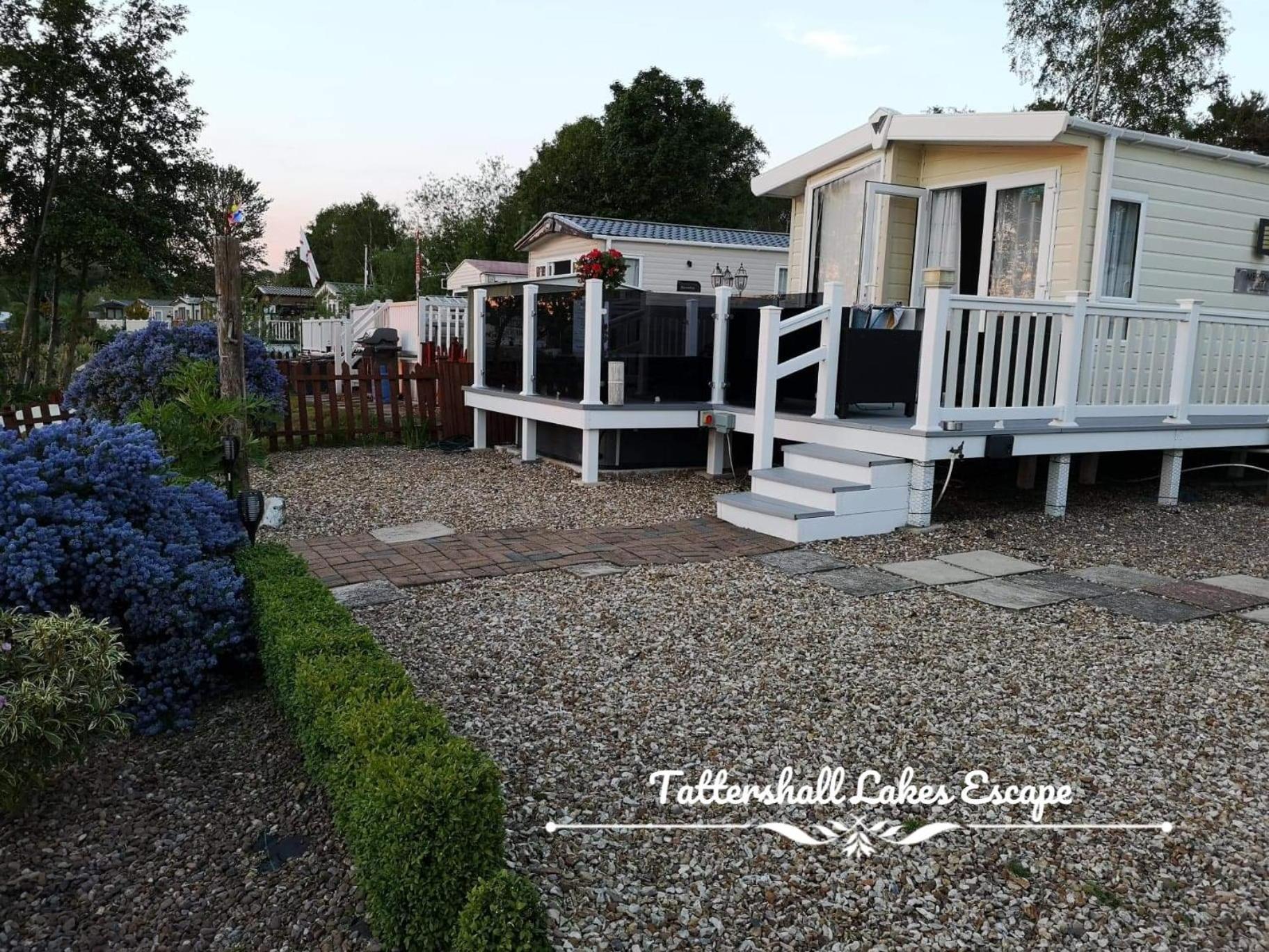 Meridian Tattershall Lakes Escape - Lakeside Lodge Caravan With A Fishing Peg Luxury Hot Tub Eksteriør billede